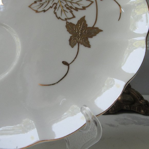 Fine Porcelain Saucer "Golden Grape Leaf", Japan - Picture 6 of 10
